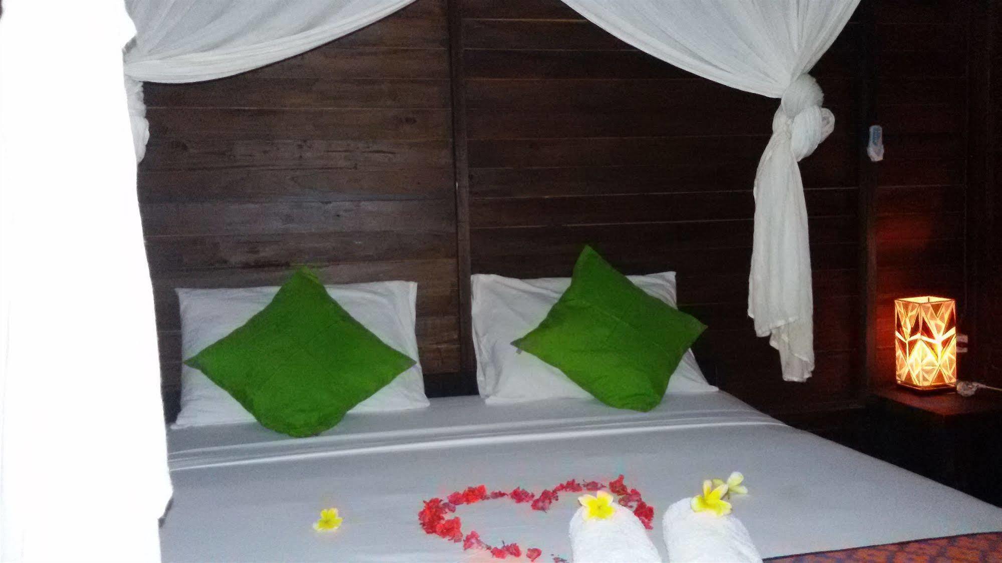 Mosaix Gili Bungalows Gili Trawangan Exterior photo