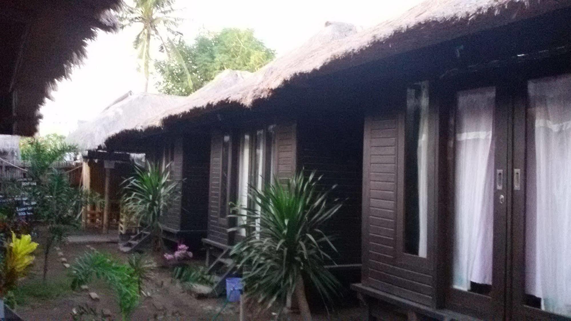 Mosaix Gili Bungalows Gili Trawangan Exterior photo