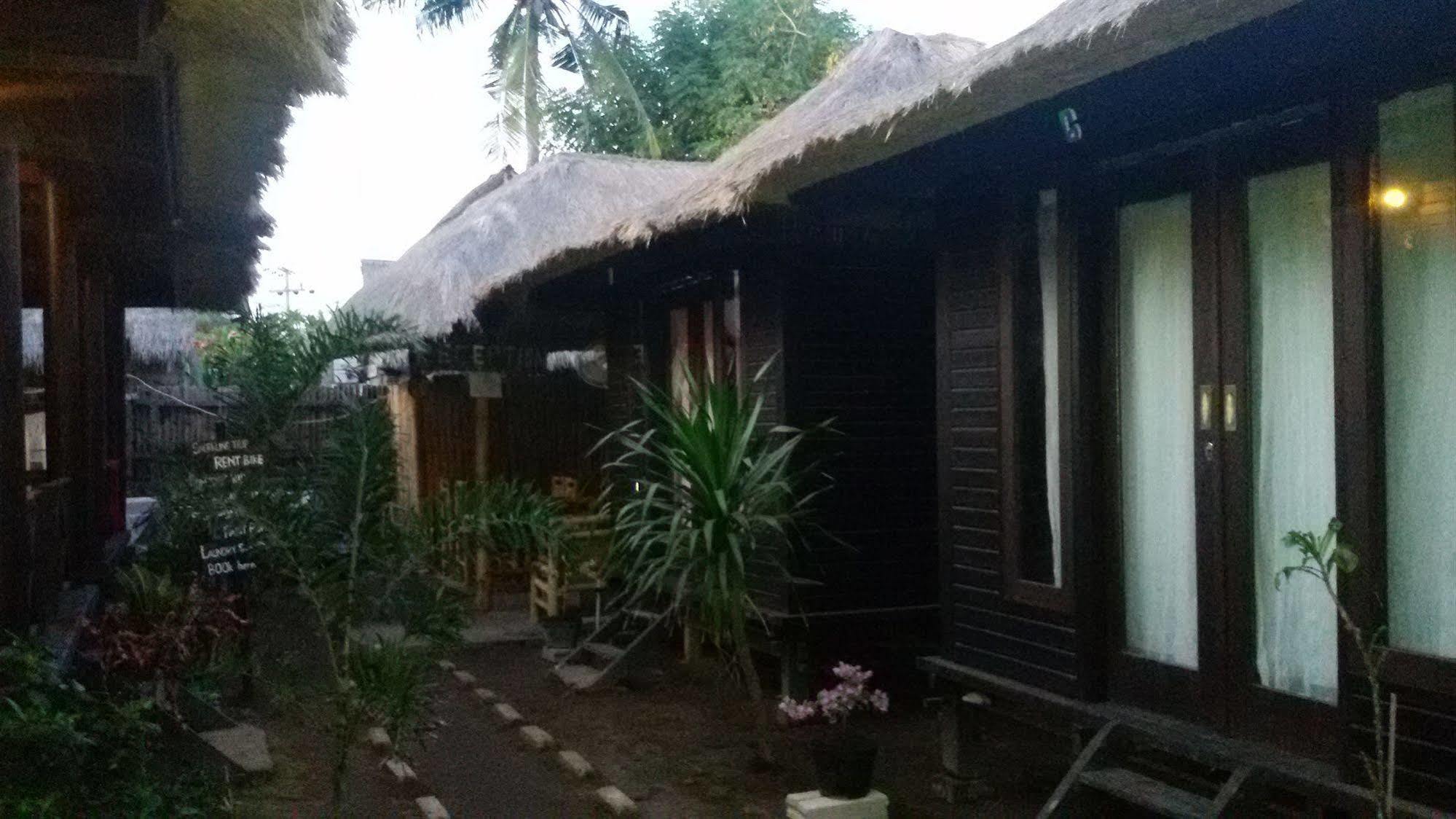 Mosaix Gili Bungalows Gili Trawangan Exterior photo